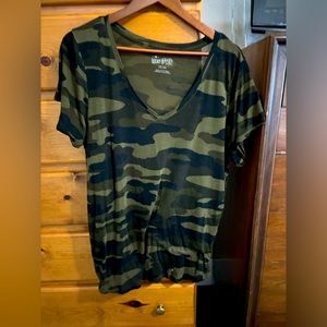 Camouflage T- Shirt Lucky Brand XL